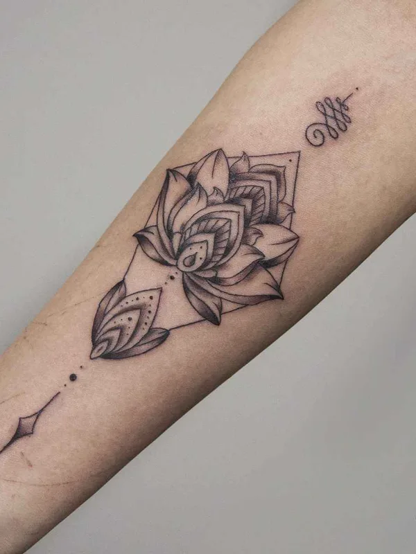 black fineline Tatuaggio su forearm #11106 | Tatuatore Юля Боль