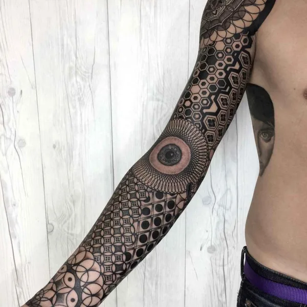 Linework tattoo by Nissaco in Ōsaka