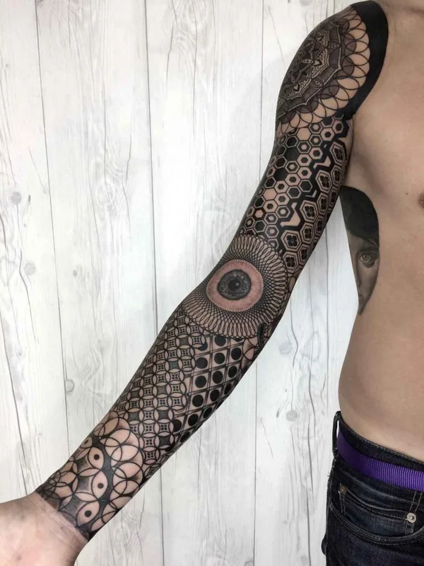 Лайнворк tattoo by Nissaco in Ōsaka