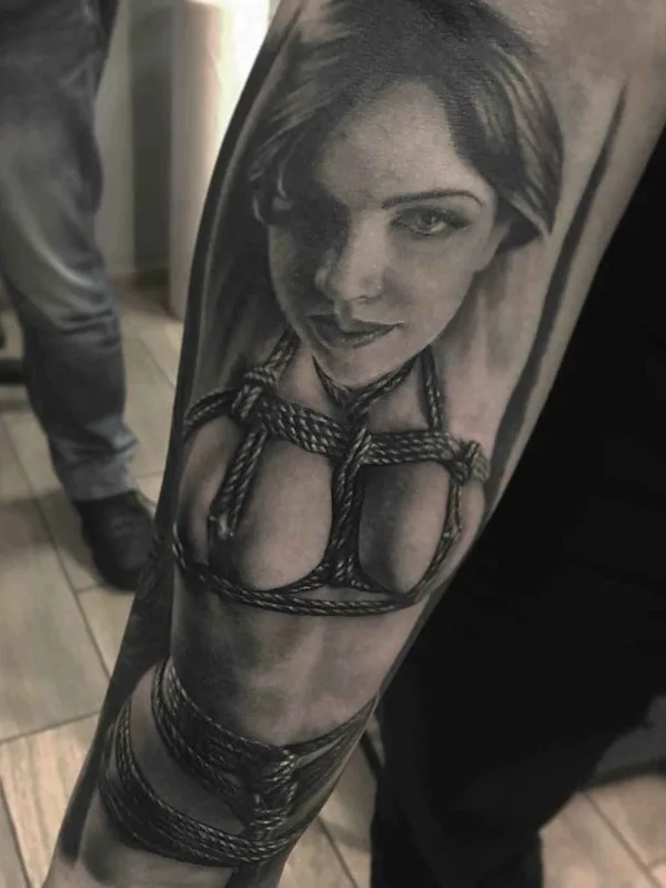 female black and grey realism татуировка на forearm #11227 | Тату мастер Глеб Фурсов
