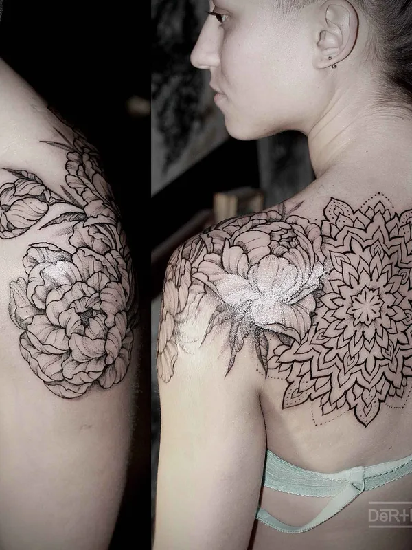 female black and grey blackwork татуировка на shoulder blade #8600 | Тату мастер Антон Дёртин