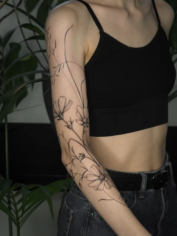 female black botaniс tattoo auf sleeve #84226 | Tätowierer Anna Novitskaya