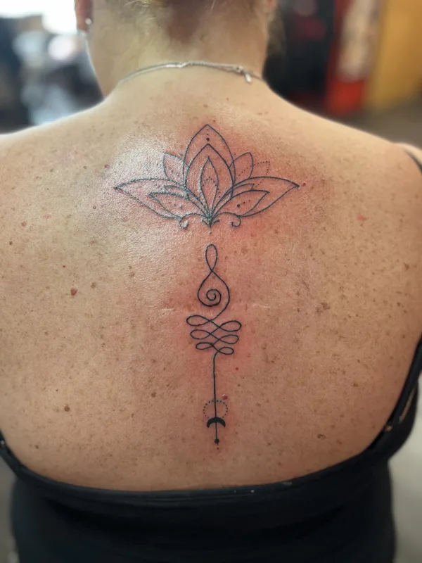 female black linework татуировка на upper back #89844 | Тату мастер Daniel Goudie