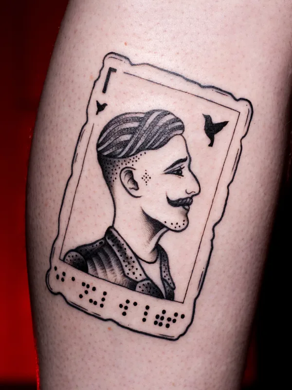 male black oldschool Tatuaggio su shin #85121 | Tatuatore Dmitrii Ostanin