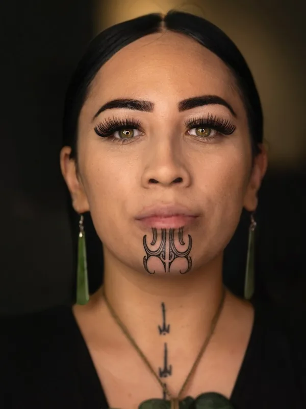 female black tribal tattoo auf face #88526 | Tätowierer Lance Ngata