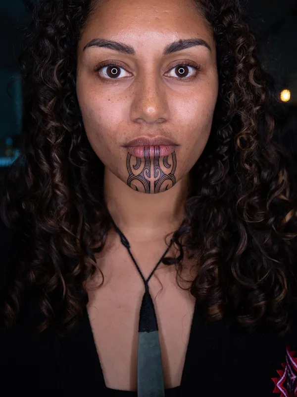 female black tribal tattoo auf face #88532 | Tätowierer Lance Ngata