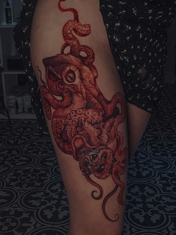 female color whipshading Tatuaggio su thigh #85289 | Tatuatore Mariia Agafonova 