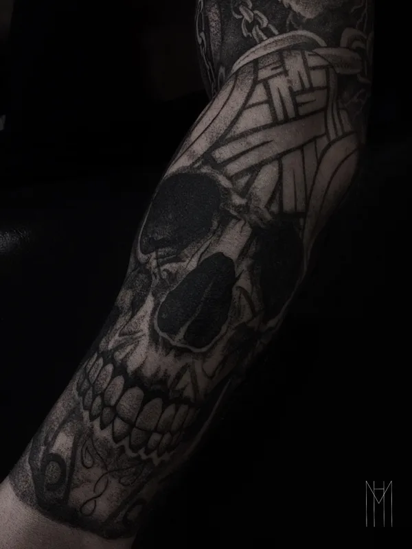 black and grey blackwork tattoo auf forearm #90863 | Tätowierer Max Hyde