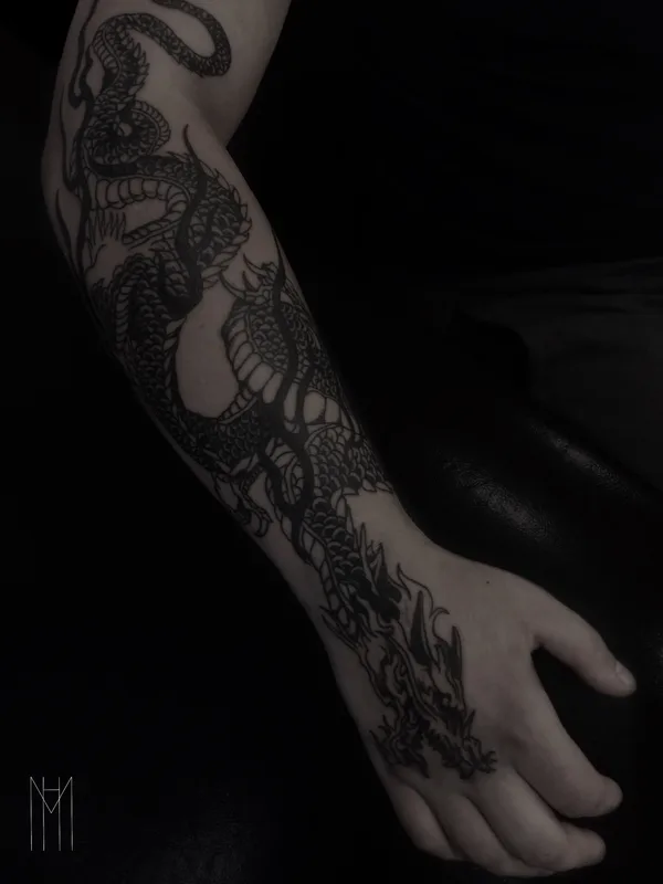 black blackwork tattoo auf full sleeve #90865 | Tätowierer Max Hyde
