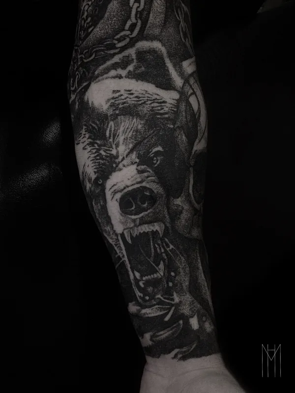black and grey black and grey tattoo auf forearm #90868 | Tätowierer Max Hyde