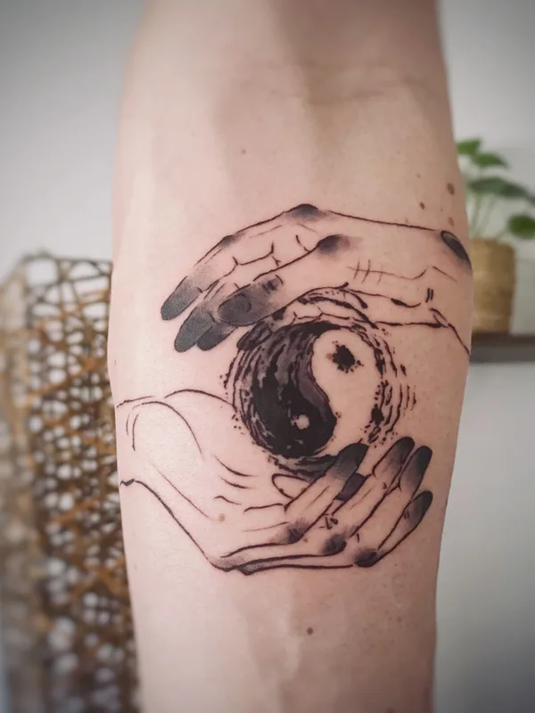 male blackandgrey illustrative tatouage sur forearm #85741 | Artiste tatoueur May