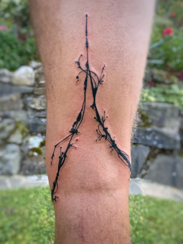 male black abstract tatouage sur leg #85750 | Artiste tatoueur May