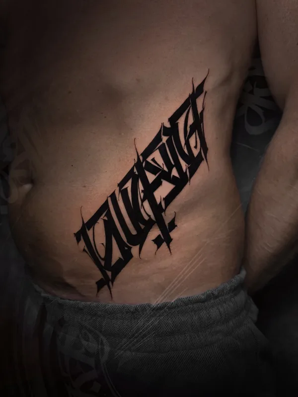 male black calligraphy Tatuagem em stomach #85960 | Tatuador Mayya Gri