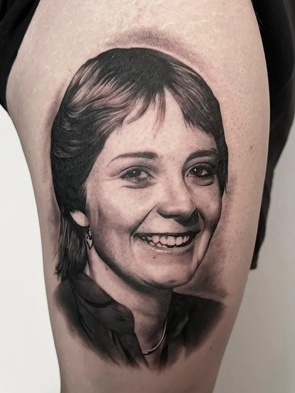 male blackandgrey portrait tatuaje en thigh #86077 | Tatuador Michelle Vestergård Andersen