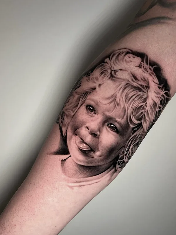 male blackandgrey portrait tatuaje en forearm #86081 | Tatuador Michelle Vestergård Andersen