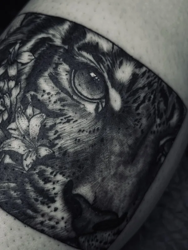 black and grey realism татуировка на forearm #88765 | Тату мастер Olga Manzula