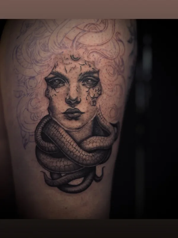 black and grey realism татуировка на thigh #88766 | Тату мастер Olga Manzula