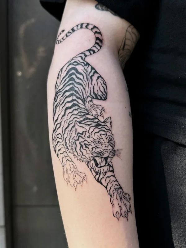 male black fineline 타투 부위 forearm #85771 | 타투이스트 Saskia Patrice