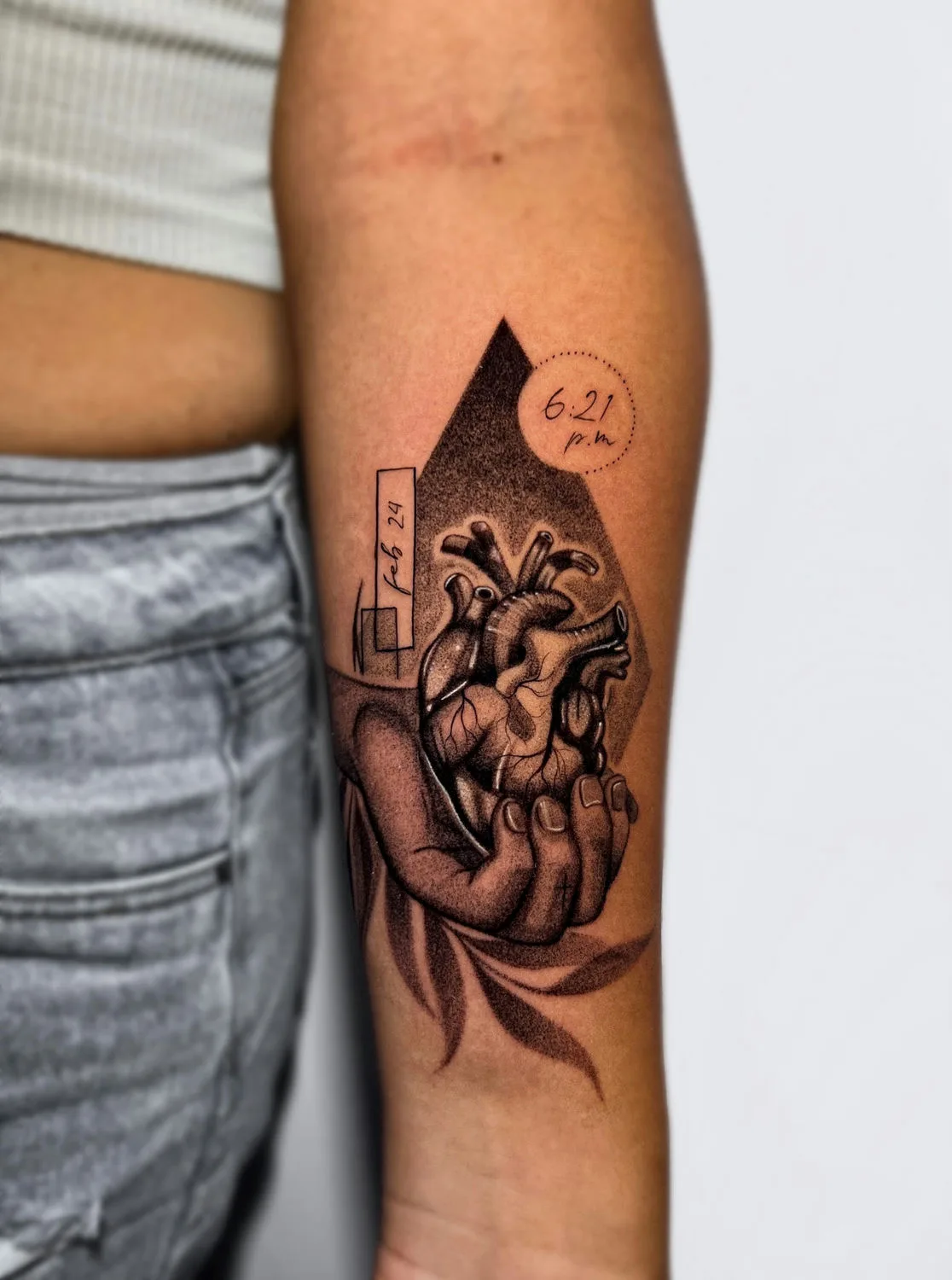 Tattoo artist Sebasti&aacute;n Gonz&aacute;lez