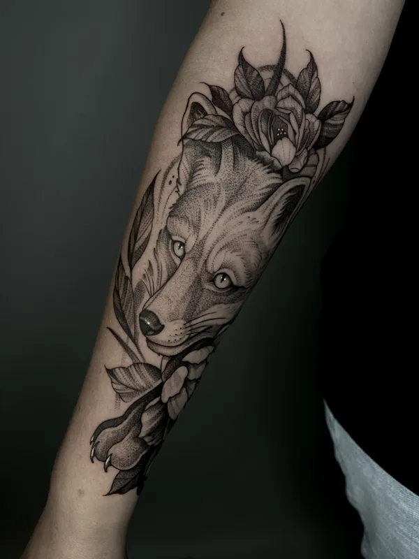 female black graphic Tatuagem em forearm #84113 | Tatuador Александр Шкуратов