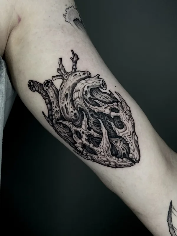 male black graphic Tatuagem em shoulder #86328 | Tatuador Александр Шкуратов
