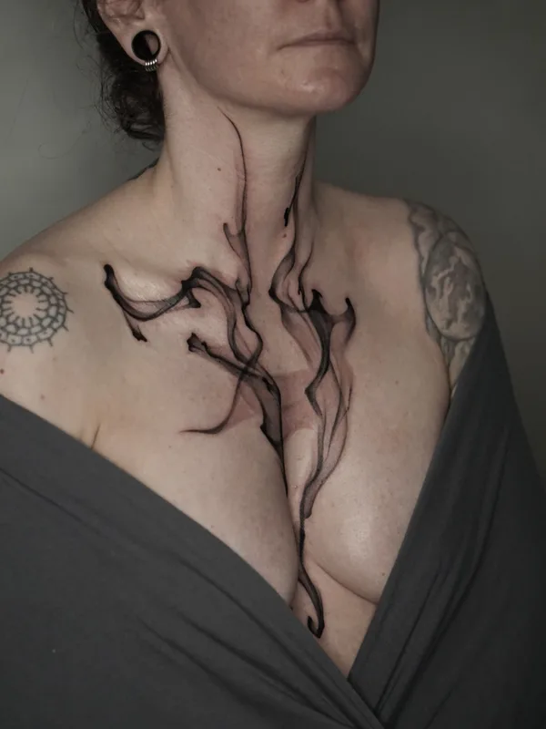female black and grey abstract татуировка на chest #88928 | Тату мастер Алексей Соболева
