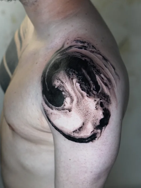 male black and grey abstract татуировка на shoulder #88929 | Тату мастер Алексей Соболева