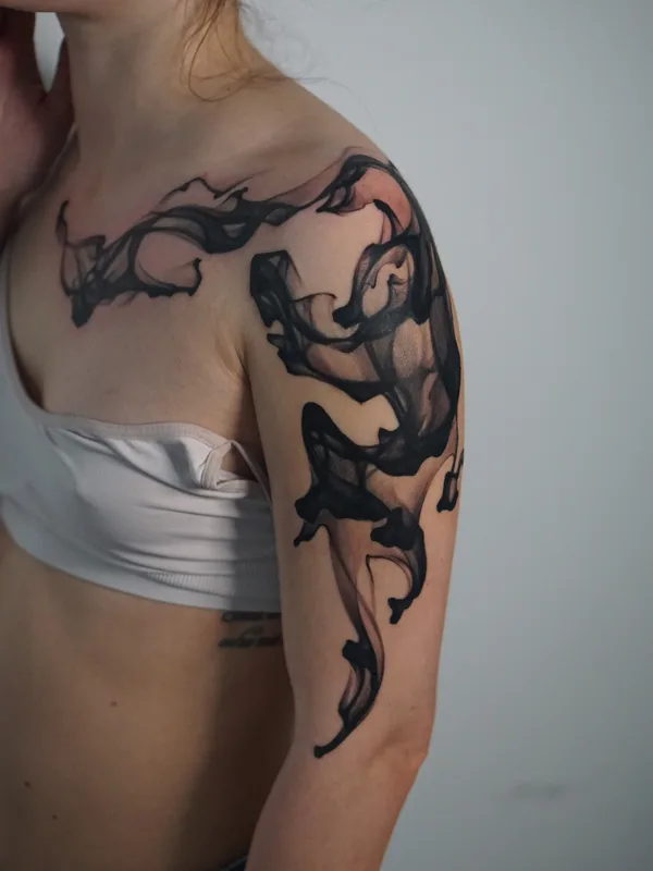 female black and grey abstract татуировка на shoulder #88931 | Тату мастер Алексей Соболева