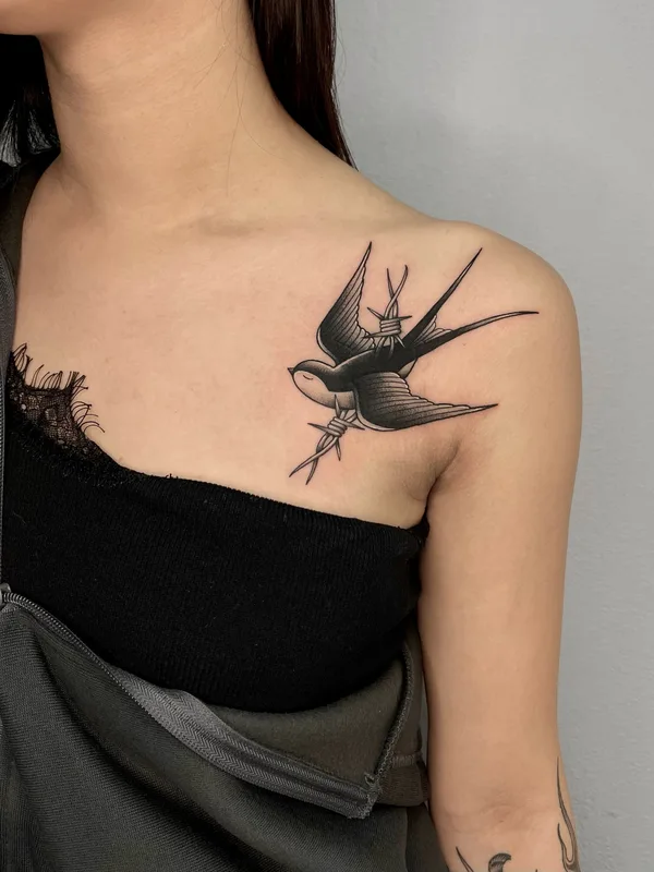 female black and grey neo-traditional татуировка на collarbone #88644 | Тату мастер Алексей Воробьев
