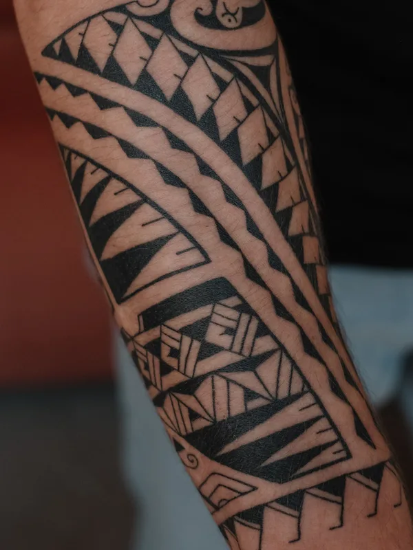 black tribal Tatuagem em forearm #84548 | Tatuador Анастасия Барченко