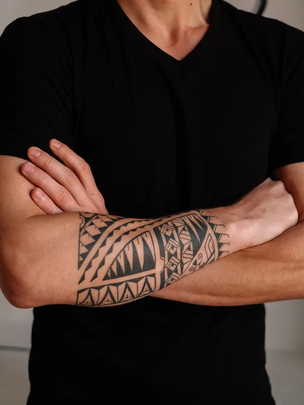 male black tribal Tatuagem em forearm #84549 | Tatuador Анастасия Барченко