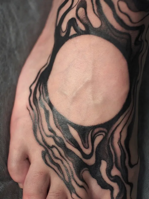 black blackwork tattoo auf foot #86143 | Tätowierer Анна Омут 