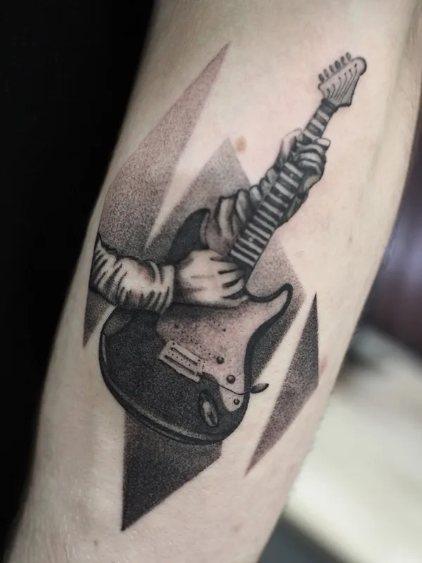 black and grey black and grey tattoo auf forearm #86149 | Tätowierer Анна Омут 