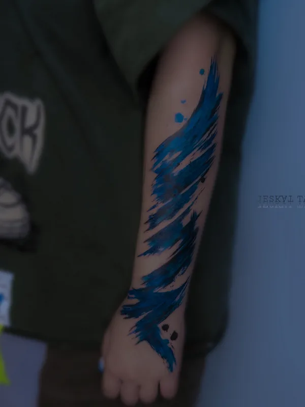 female color abstract tatouage sur forearm #83509 | Artiste tatoueur Антон Курочкин