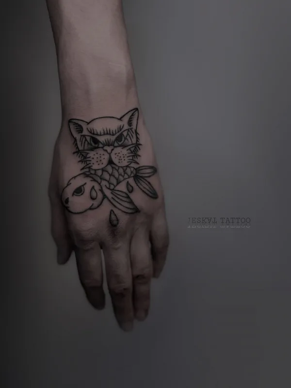 male blackandgrey graphic tatouage sur palm #83510 | Artiste tatoueur Антон Курочкин