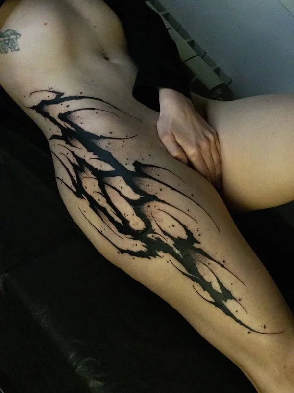 female black lettering 타투 부위 leg #87025 | 타투이스트 Денис Пилигрим
