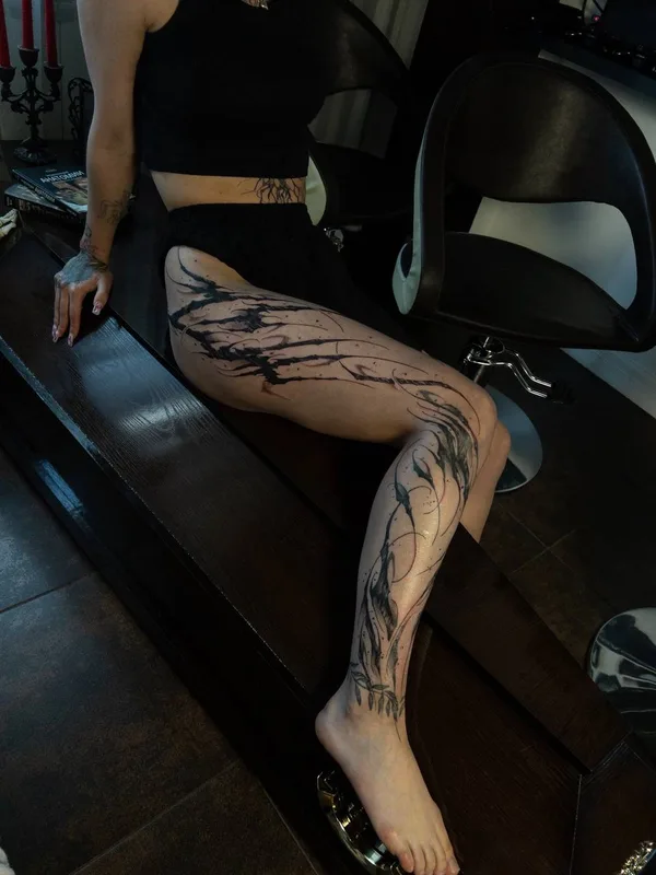 female black lettering 타투 부위 leg #87027 | 타투이스트 Денис Пилигрим