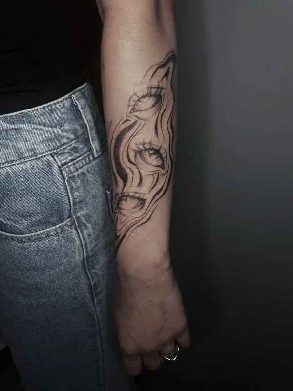 black whipshading tattoo auf forearm #85299 | Tätowierer Джемма Тевадоросян