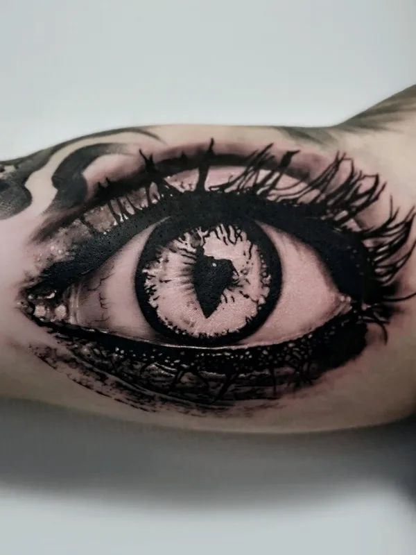 black and grey graphic tatuaje en forearm #84950 | Tatuador Ксения Eve