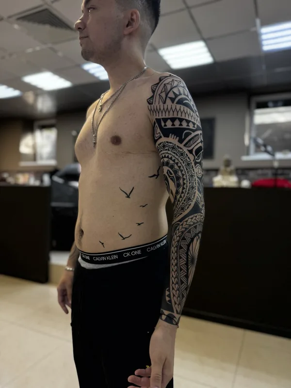 male black polynesian tatuaje en sleeve #87049 | Tatuador Максим Пархоменко