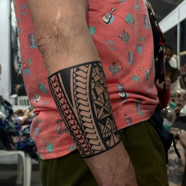 Polynesian tattoo by Максим Пархоменко  in Moscow