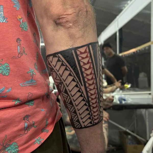Polynesian tattoo by Максим Пархоменко  in Moscow