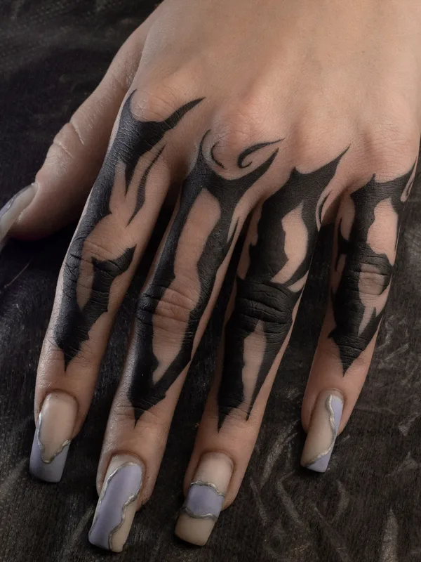 female black calligraphy татуировка на fingers #85472 | Тату мастер Никита Касаткин