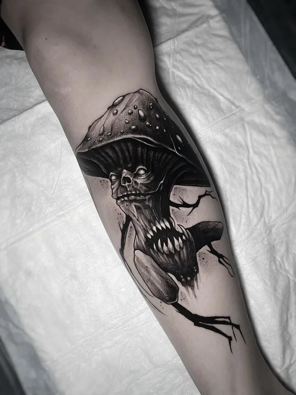 black and grey blackwork Tatuagem em forearm #90088 | Tatuador Савелий Курганов
