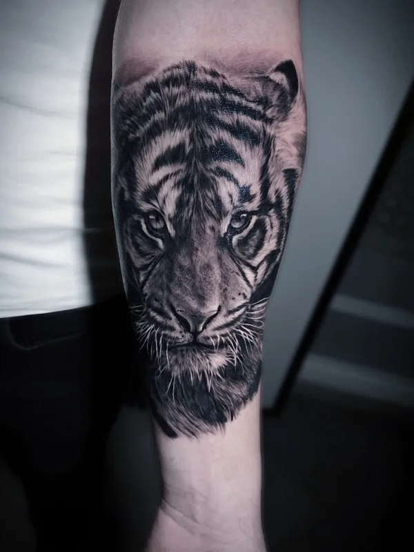 blackandgrey realism 타투 부위 forearm #87976 | 타투이스트 Виктория Зиман 