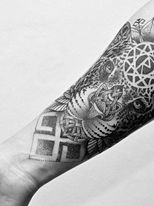 black and grey blackwork татуировка на forearm #20860 | Тату мастер ANAR AKMEDOV