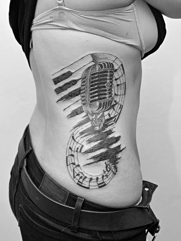 female black and grey blackwork татуировка на side #20855 | Тату мастер ANAR AKMEDOV