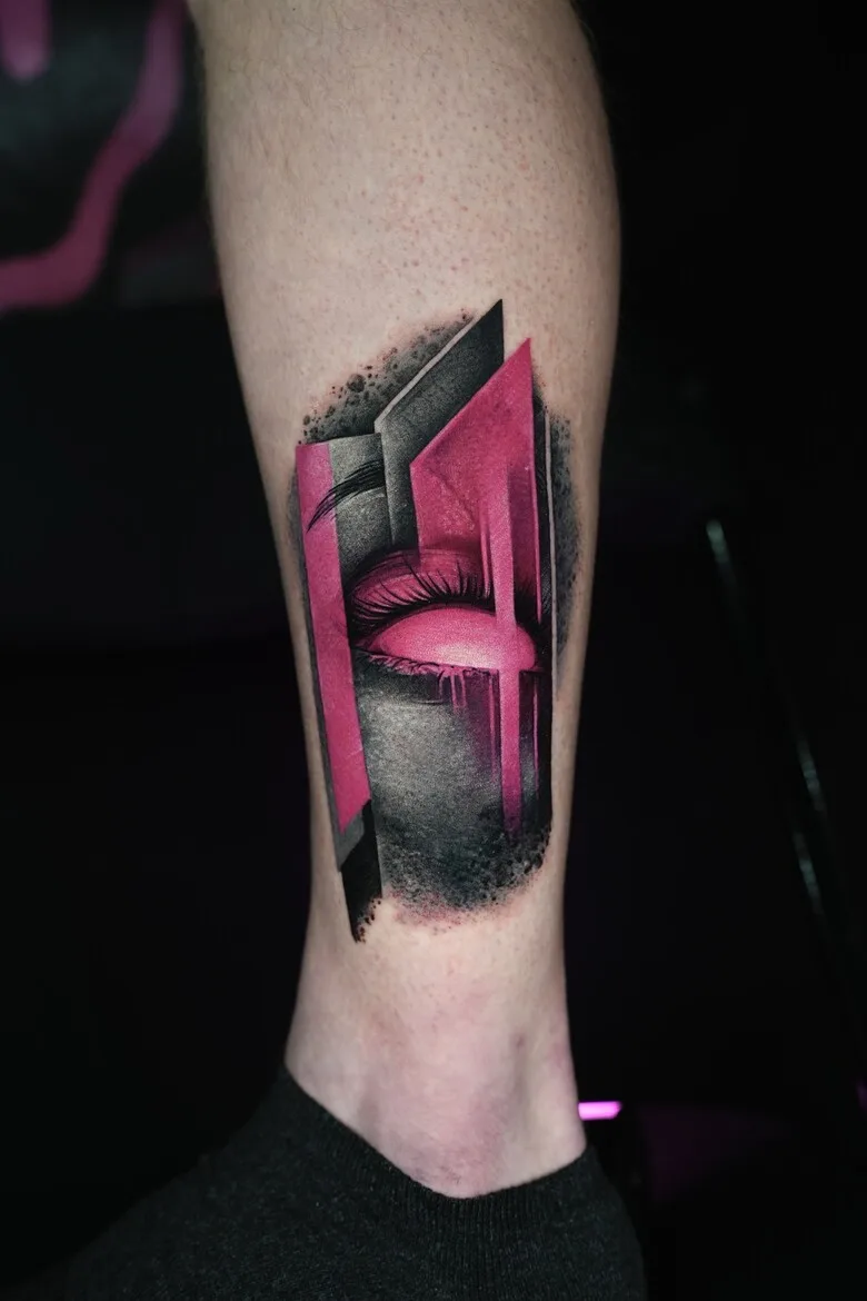 Neon pink in the black-and-grey world of Ruslan Millinhton's tattoos - image 7