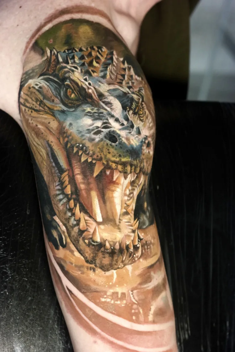 Tattoo artist Alesya Kupriyanova