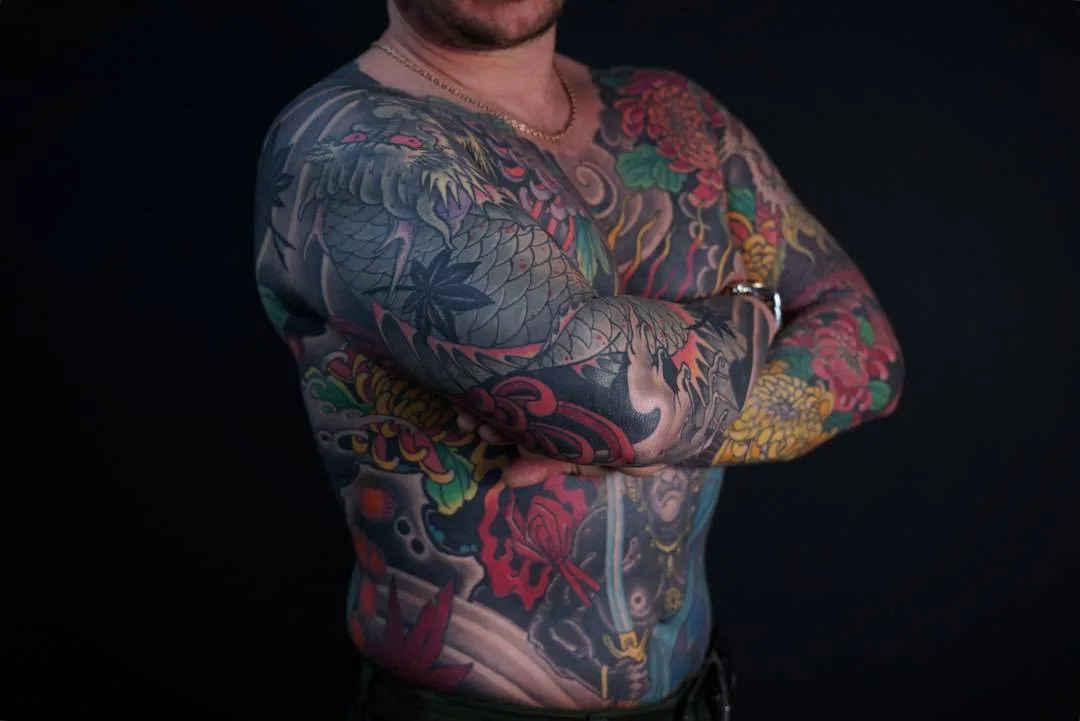Tattoo artist Artemy Neumoin